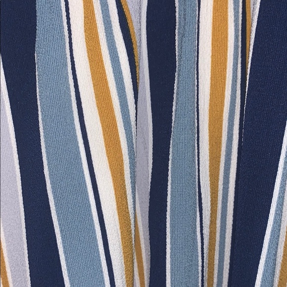 Striped flutter sleeve dress - Picture 2 of 3